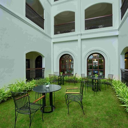ホテル The Old Court House By Abad Fort Kochi エクステリア 写真
