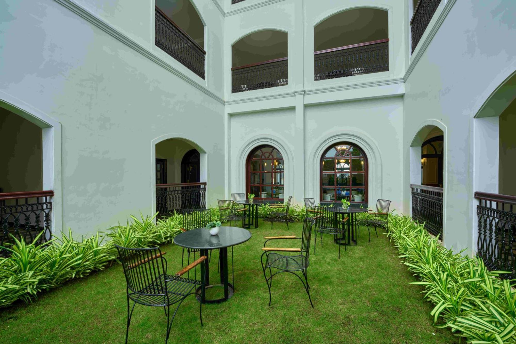 ホテル The Old Court House By Abad Fort Kochi エクステリア 写真