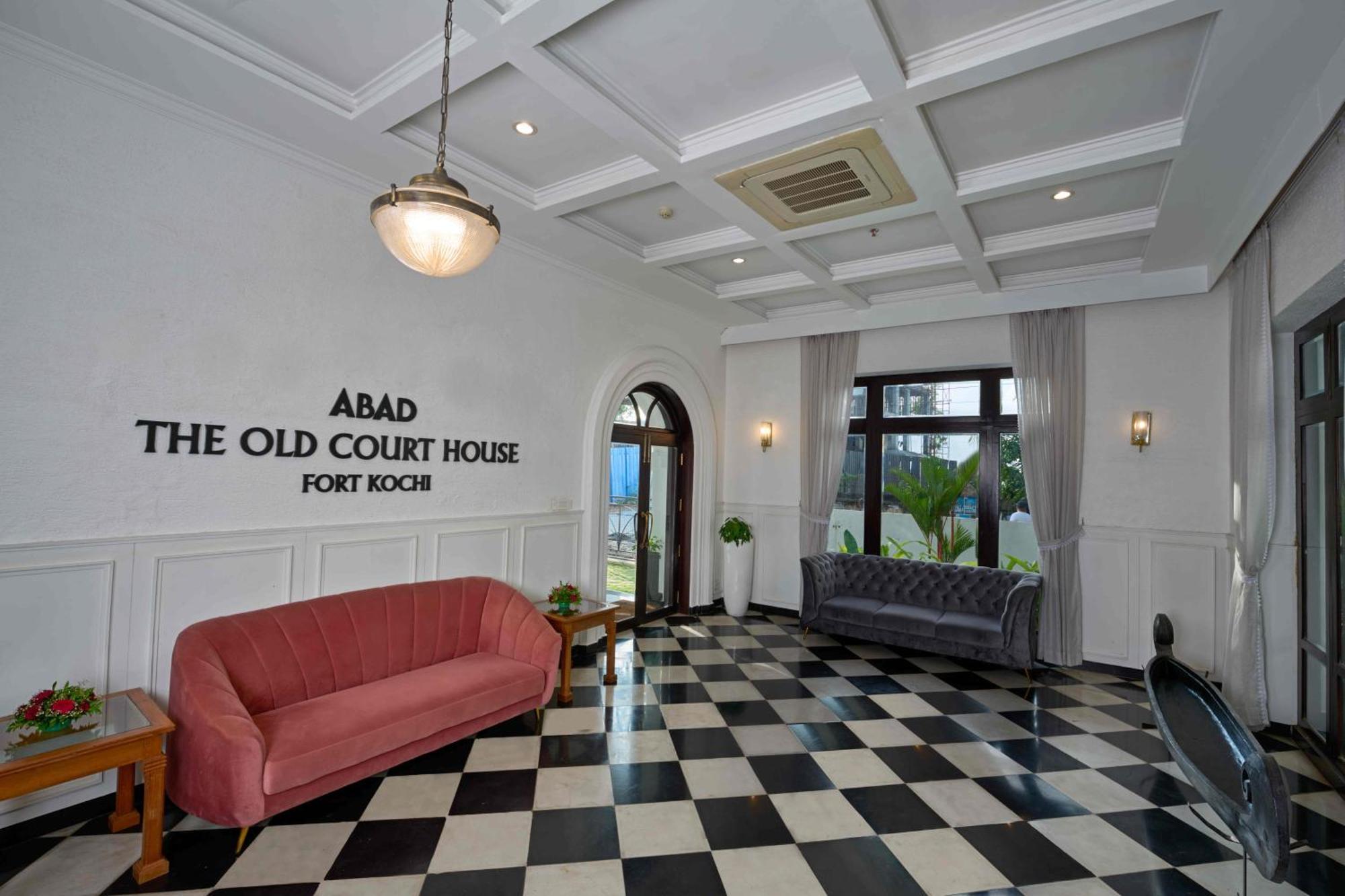 ホテル The Old Court House By Abad Fort Kochi エクステリア 写真