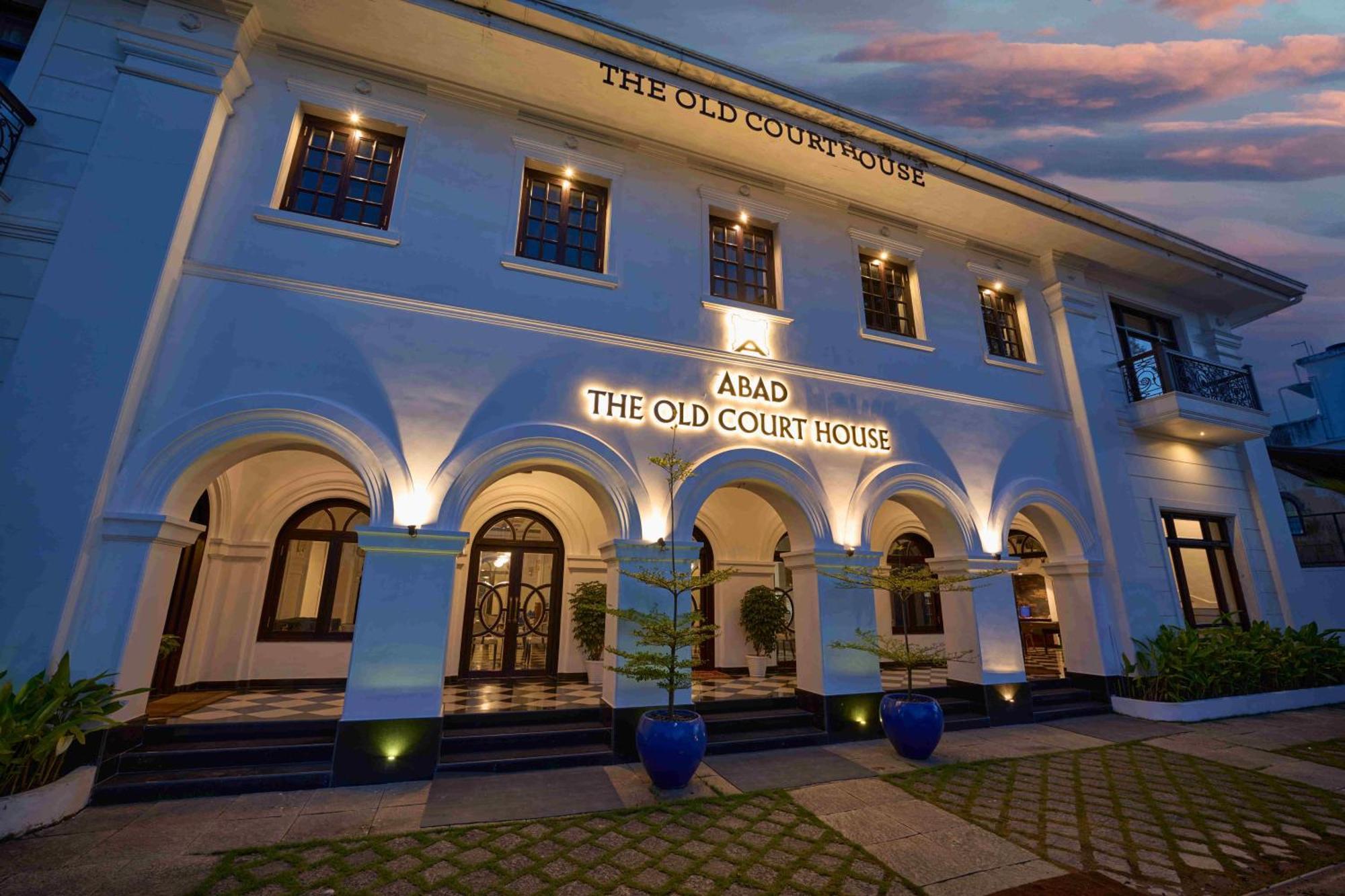 ホテル The Old Court House By Abad Fort Kochi エクステリア 写真
