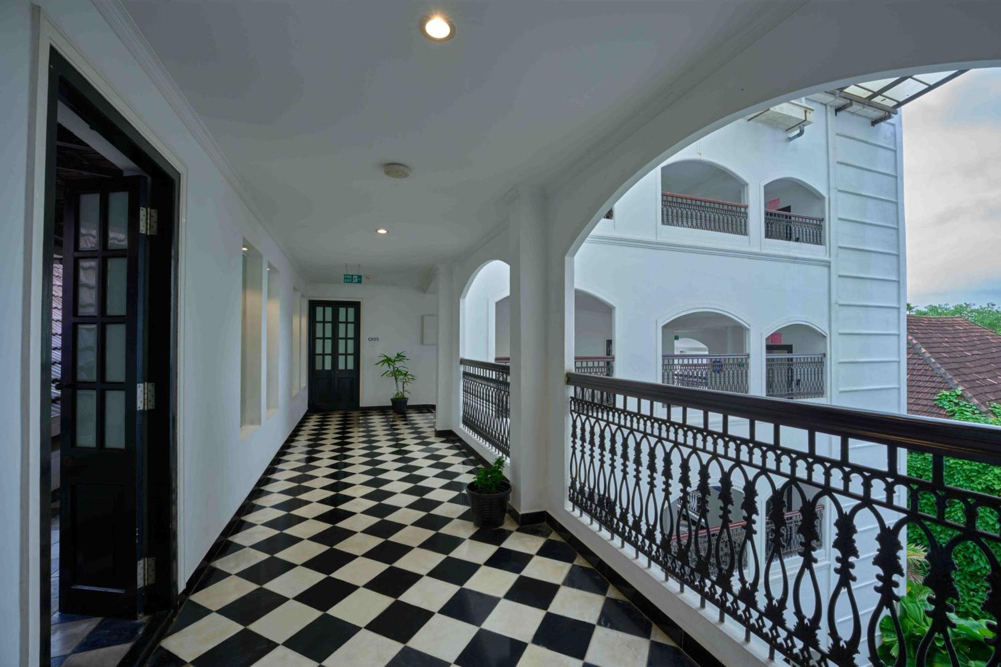 ホテル The Old Court House By Abad Fort Kochi エクステリア 写真